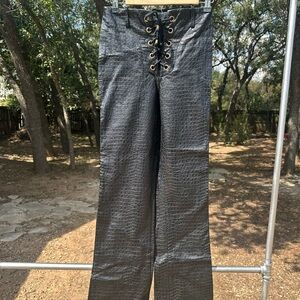 Jagger & Stone Black Croc-Embossed Lace-Up Pants size 2